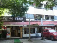 什雷亞斯飯店 Akkalkot Swami Samarth Maharaj Temple附近的飯店