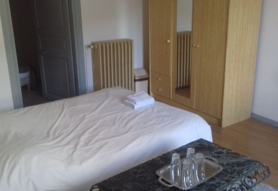 4. 르 트루아 마..