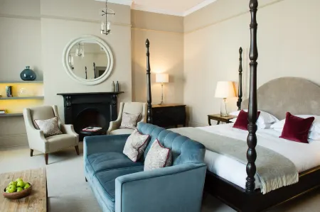 Kings Head Hotel Отели в г. Сайренсестер