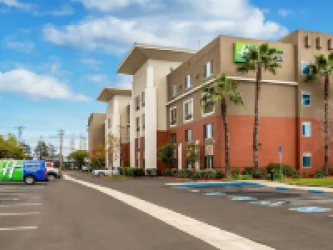 Holiday Inn Express & Suites FREMONT - MILPITAS CENTRAL by IHG Hotels in Fremont