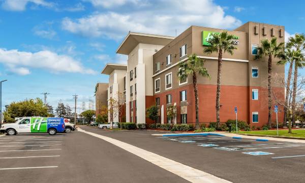 Holiday Inn Express & Suites Fremont - Milpitas Central by IHG