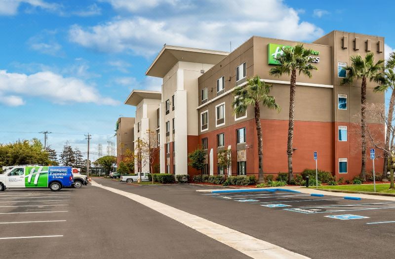 Holiday Inn Express & Suites Fremont - Milpitas Central by IHG