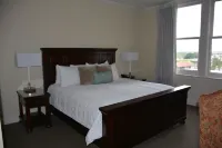 Hotel Bentley Hotels near Zales