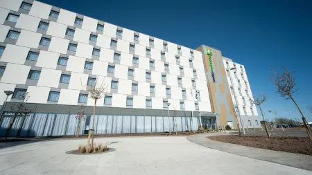 Holiday Inn Express Aberdeen Airport Отели в г. Ньюмакар