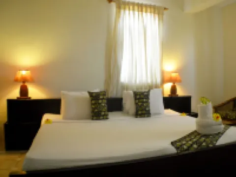 Coconut Grove Bridge House Hotels in Elmina