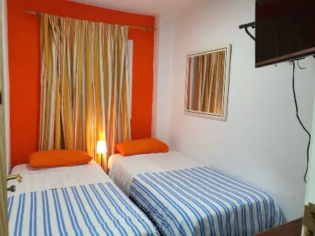 Low Cost Room Plaza de Hierro IV