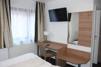 Pension Mavi Hotels in Muggensturm