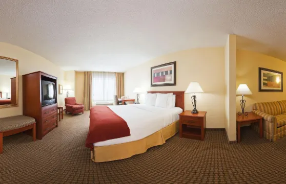 智選假日套房酒店嘉言