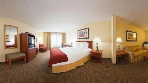 Holiday Inn Express & Suites GREENVILLE by IHG - Parking