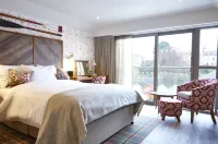 The Boathouse Inn & Riverside Rooms Hotels in 