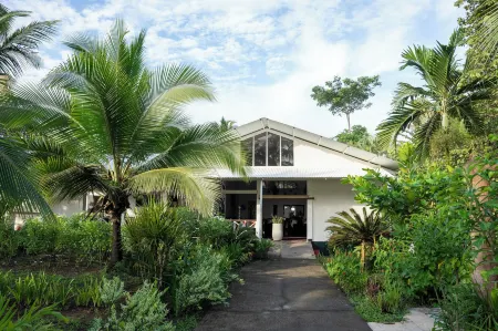 Hotel Tortuguero Beachfront