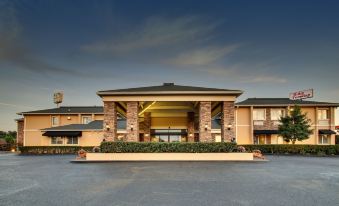 Greenfield Inn & Suites Elizabethtown, KY I65 Exit 94