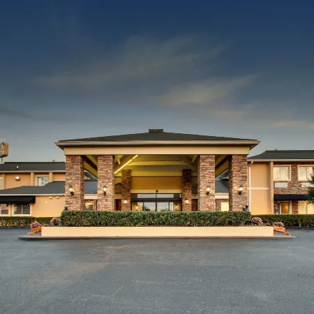 Greenfield Inn & Suites Elizabethtown, KY I65 Exit 94
