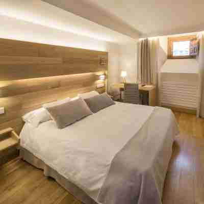 Hotel Real Colegiata San Isidoro Rooms