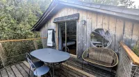 Cabanes et Lodges du Belvedere Hotels in Brenod