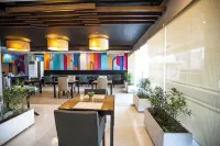 Holiday Suites Business District (Empire Suites Hotel) - Business
