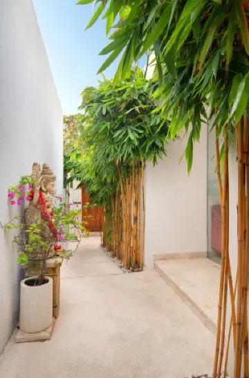 The Jimbaran Villa by Ini VIE Hospitality Отели рядом с достопримечательностью «Pantai Muaya»