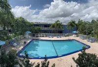 Rodeway Inn & Suites Fort Lauderdale Airport & Cruise Port - Swimmingpools