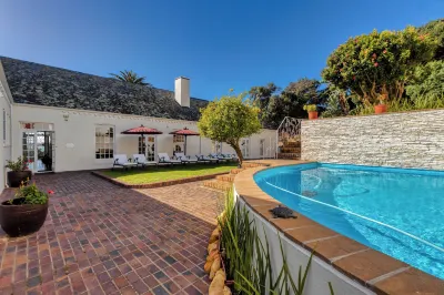 莊園海灣飯店 African Safari Group附近的飯店