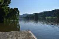 Cozy Waterfront Cabin on New River/Claytor Lake