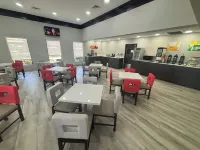 Quality Inn & Suites at Airport Blvd I-65 - Frühstück