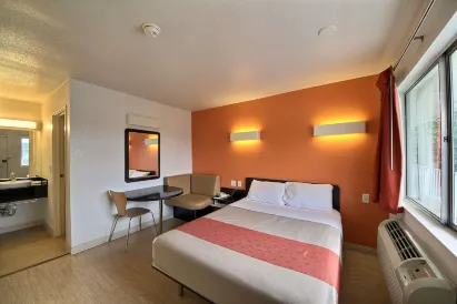 Motel 6 San Marcos, TX