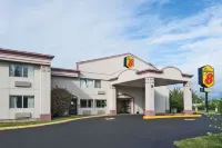 Super 8 by Wyndham Hartford Hotels near University of Hartford