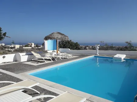 Santorini Traditional Suites Отели рядом с достопримечательностью «Feel Santorini»