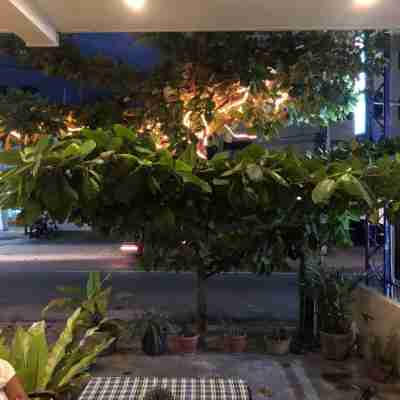 Dasu’s Restaurant & Villa Hotel Exterior