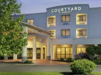 Courtyard Kingston Hotel di Ulster