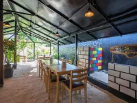 Turtle Maldives - Your Gateway to the Beach & Marine Adventures Await! Hotels in Omadhoo