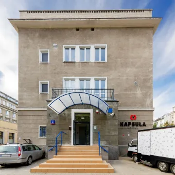 Kapsuła Hostel Warszawa Отели рядом с достопримечательностью «Замковая площадь»