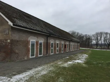 Wapnö Gårdshotell Отели в г. Хальмстад