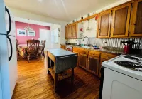 Cozy 2-bedroom house in Lake Hallie - Between Chippewa Falls and Eau Claire