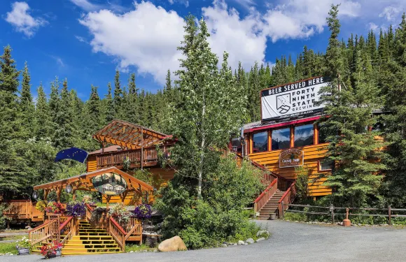 迪納利烏鴉巢小屋酒店