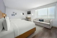 Element Savannah Midtown Hotels near Hunter Golf Course