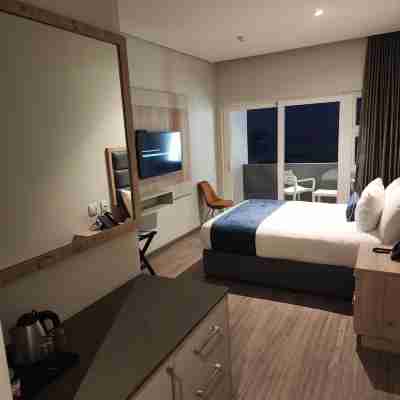 12 Oceans Hotel and Conference Centre Rooms