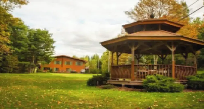 The Haüs Windham - Spacious Suites, Hot Tub, Mountain Views!