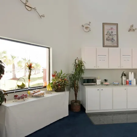 Americas Best Value Platinum Inn & Suites Отели рядом с достопримечательностью «Торговый центр Greenspoint»
