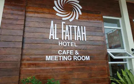 Al Fattah Hotel, Cafe & Meeting Room Bener Meriah Отели в г. Такенгон