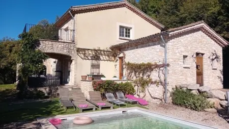 Villa MOntagnes Отели в г. Рокль