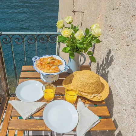 Deriva Apartment on Careno's Beach by Rent All Como