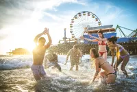 Los Angeles Deluxe Suites with Free Parking
