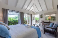 Admiral's Inn and Gunpowder Suites Hotels near Galleon Beach