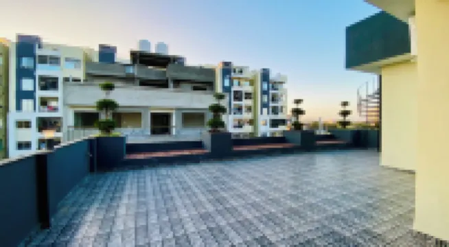 Stay 10 Parallel Apartment Hotel