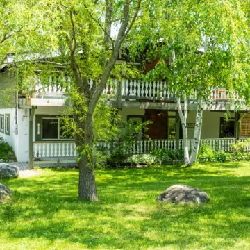 4 Bedroom Cottage Near the Village, Private Beach Access, BBQ, Petfriendly