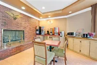 Super 8 by Wyndham Milford/New Haven Hotels in Orange