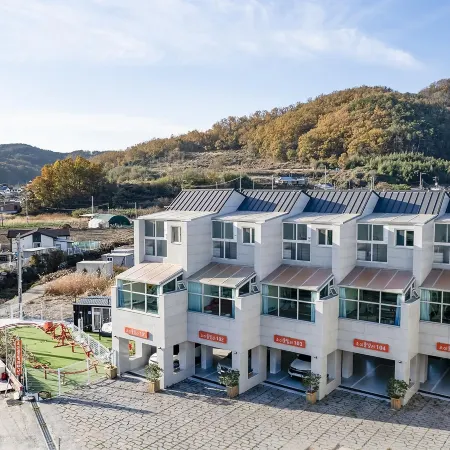 Gyeongju Joypoolvilla&Kidspension Отели рядом с достопримечательностью «Храм Голгулса»