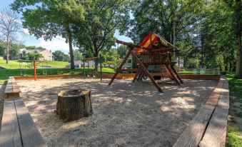 Memories of Avondale - Massage Chair - Pools