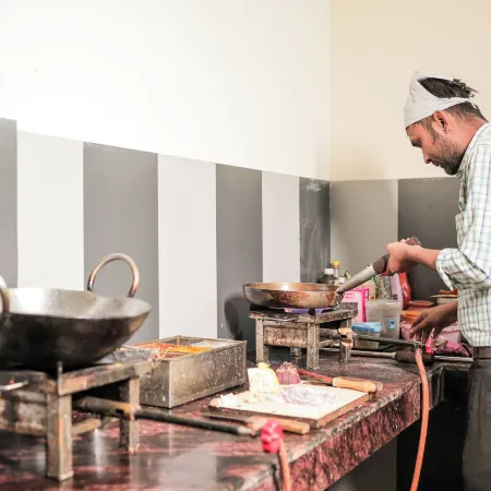 Hotel Spark Inn || Near Motherhood Hospital
